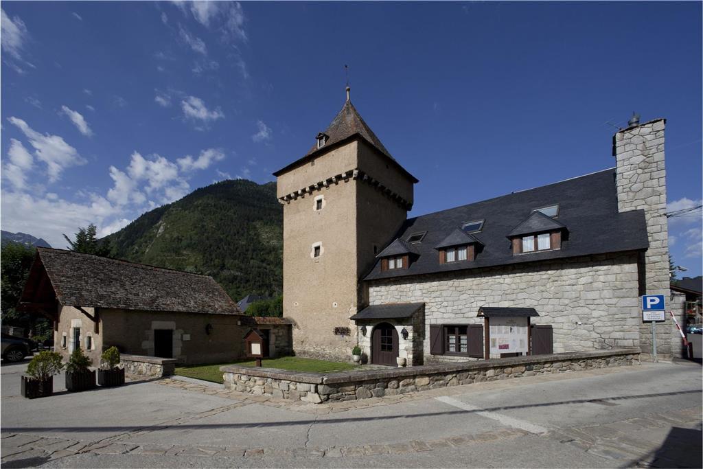 Parador de Artíes Exterior foto