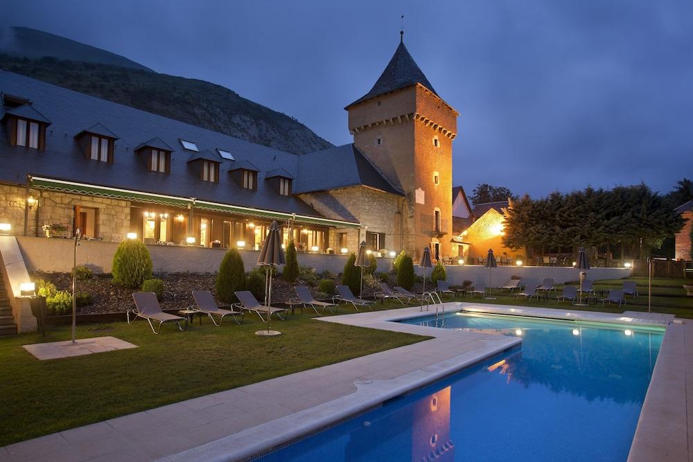 Parador de Artíes Exterior foto