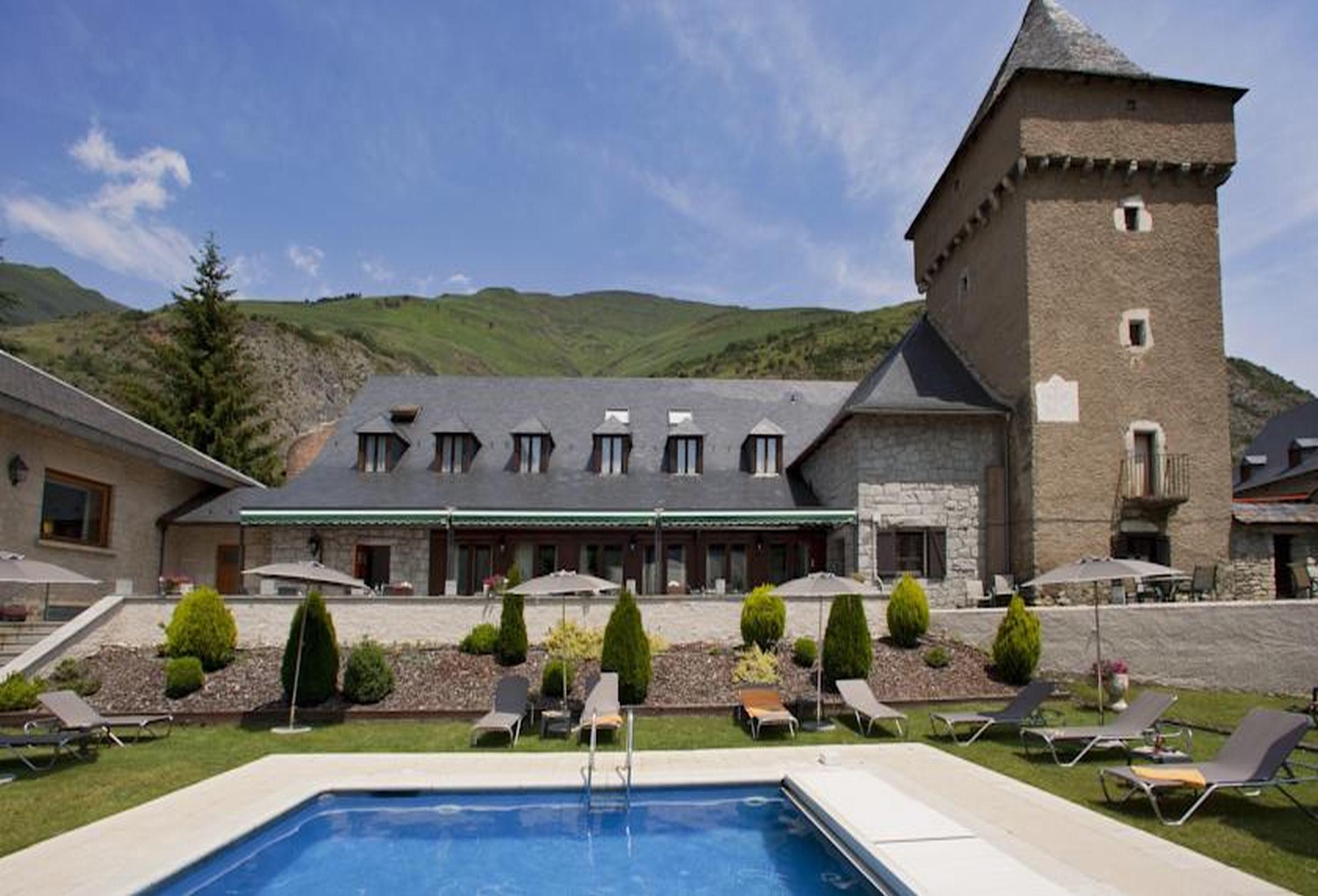 Parador de Artíes Exterior foto