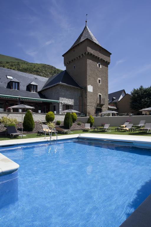 Parador de Artíes Exterior foto